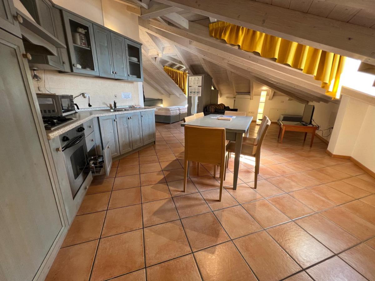 Studio Apartments Baia Azzurra 7 Torbole Sul Garda Exterior foto